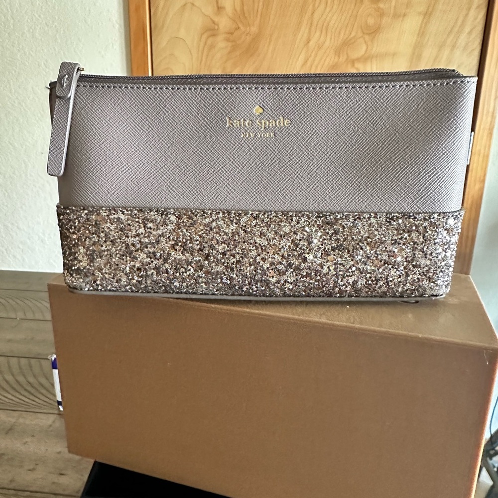 Kate Spade Little Shiloh Glitter Card Case – NWT – Includes Glitter Gift Box – S - Picture 13 of 13
